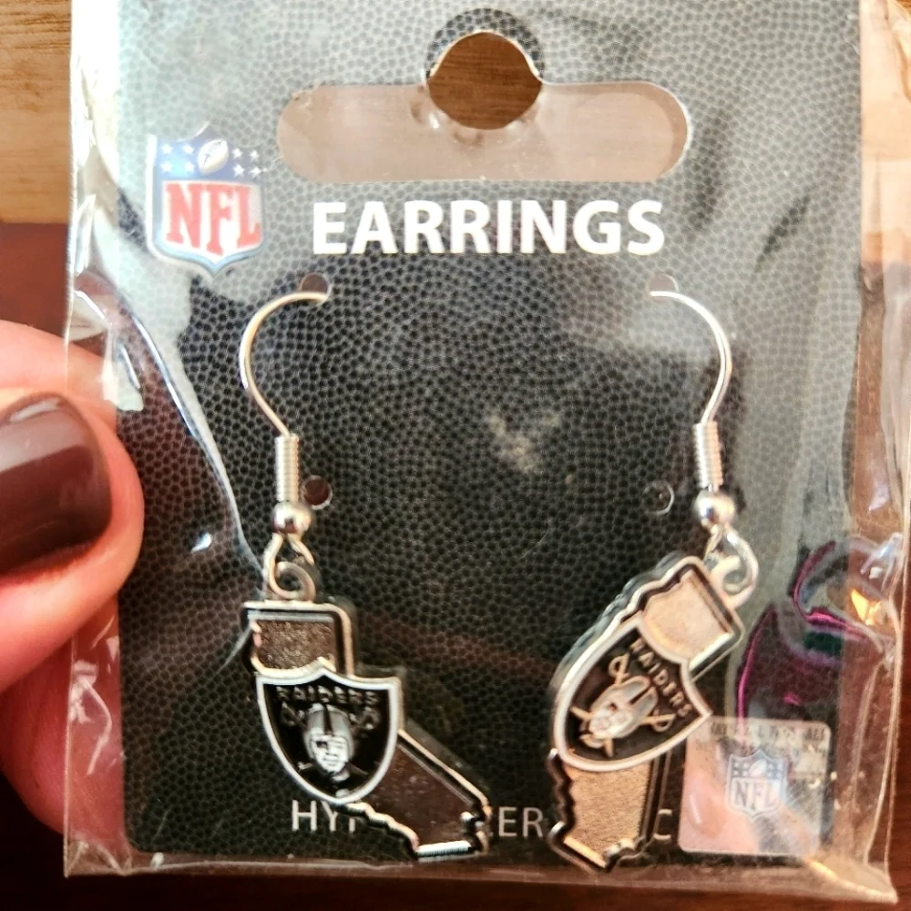 🏈 Rare Find! Brand New NFL Raiders‎ Earrings (California Era) 🖤 Silver & Black